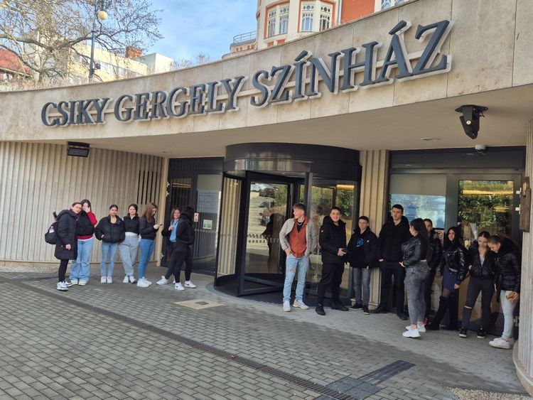 "Színház a kulisszák mögött" - KAKUK