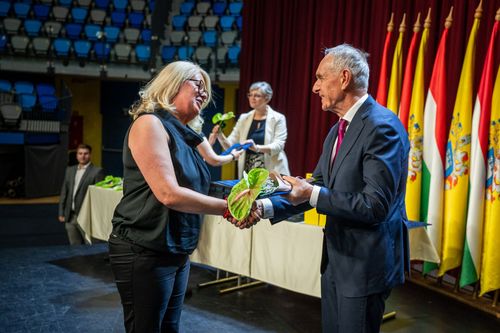 Kiemelkedő pedagógiai munkájáért díjazták iskolánk oktatóját