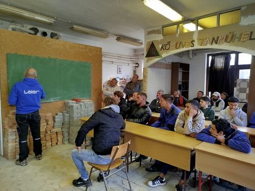 Gyakorlati oktatás a korszerű kéménytechnológiákról – ingyenes szakmai nap a Leier Kft. közreműködésével