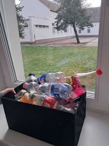 Visszaváltható dobozok gyűjtése 2.jpg